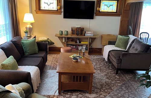 Bay View House | Charming Bungalow/❤️ of Bay View/Parking - Central Air - Deck - Washer/Dryer