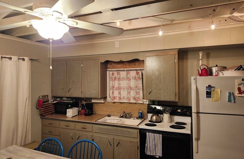 Delton Cottage | Charming Cabin w/AC on private lake, tucked away between Delton and Hastings