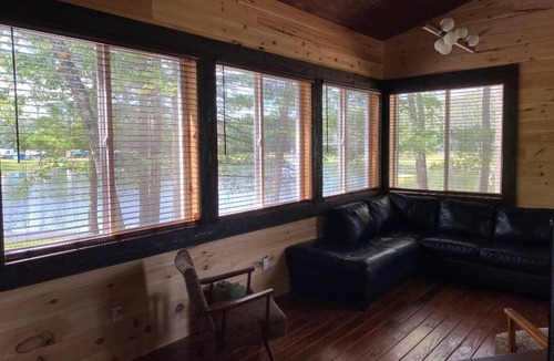 Bitely Cabin | Charming cabin with indoor Pickleball court! Unlimited access during the weekday