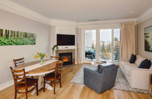 Bay Harbor Condo | Charming Captain Suite 204 in Bay Harbor, perfect for couples with a cozy vibe.