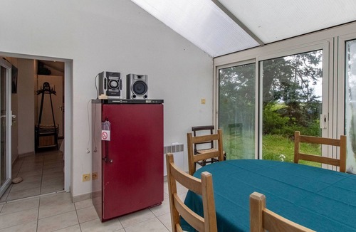 Aubigne-sur-Layon Cottage | Charming Cottage in Loire Valley Vineyards with Modern Comfort and Garden Access