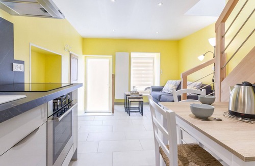 Vertou Cottage | Charming Cottage near River & Park, 10km from Nantes, Free Parking, WiFi, Baby-Friendly