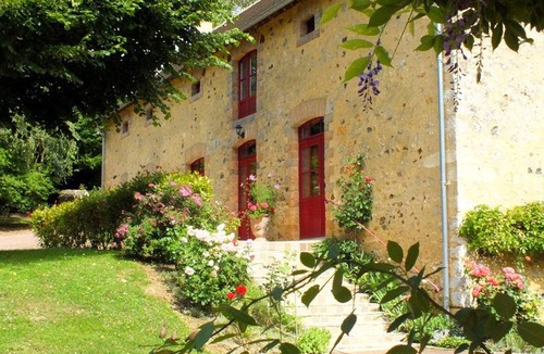 Asnieres sur Vegre Cottage | Charming Countryside Cottage with River Views, Near Historic Manor House