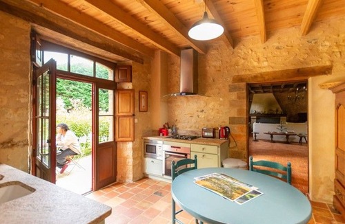 Asnieres sur Vegre Cottage | Charming Countryside Cottage with River Views, Near Historic Manor House