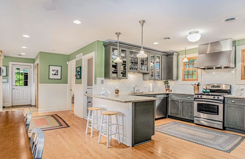 Three Oaks Cottage | Charming country cottage with screened porch, large yard, fireplace, & WiFi