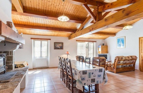 Machecoul Cottage | Charming Countryside Cottage Near Beach with Bikes and Garden