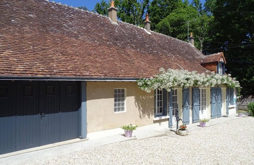 Pouille Cottage | Charming countryside house in Pouillé with garden, pets allowed