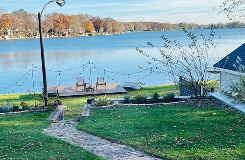 Mill Creek Cottage | CHARMING & ECLECTIC LAKEFRONT COTTAGE- Kayak.Grill.Fish.Bonfire.Bike #Lakelife