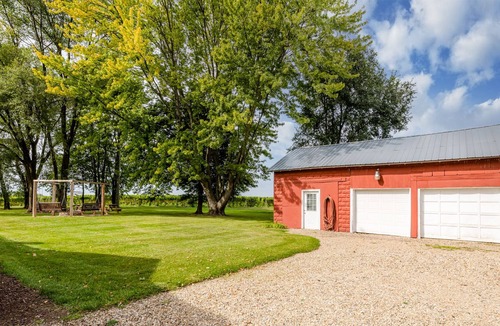 Berrien Springs House | Charming farmhouse nestled along Michigan's wine trail