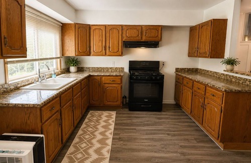 Harvey House | Charming Farmhouse Fully Furnished Near Chicago and Metra