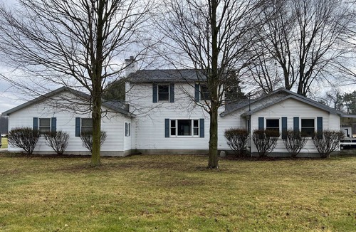 Kendall House | Charming farmhouse with 4 bedrooms, indoor pool, WiFi and AC in soothing Otsego