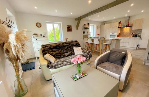 Saint-Aubin-le-Depeint Cottage | Charming Cottage with Modern Amenities, Large Garden, and Terrace in Scenic Touraine