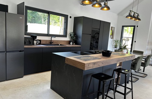 Change House | Charming, fully renovated house just 12 minutes from the 24-hour race circuit