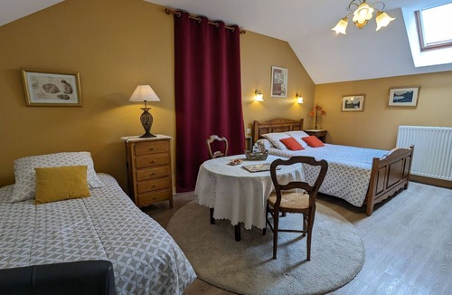 Tavers Bed & Breakfast | Charming Guest Rooms with Pool and Wi-Fi in the Loire Valley