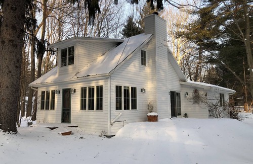 Harbert Cottage | Charming lake cottage