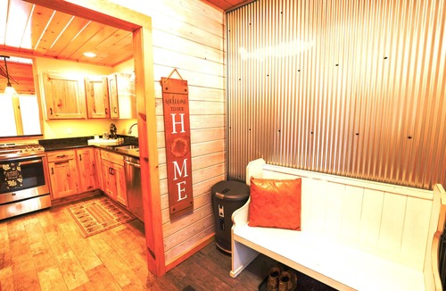 Rapid River Cabin | Charming lodge with 3 bedrooms, 2 bathrooms and amenities