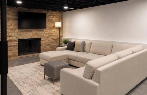Itasca House | Charming newly remodeled 3-bedroom house in Itasca with all the latest amenities