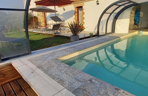 Challans-Gois Communaute Cottage | Charming Renovated Cottage with Heated Pool, Near Beaches and Nature, Pet-Friendly