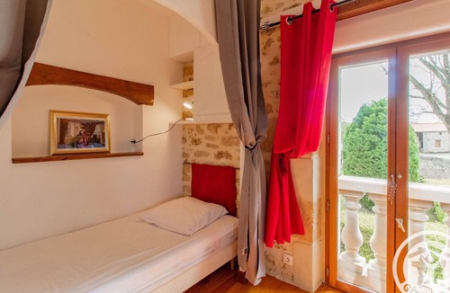 Saint-Georges-sur-Layon Cottage | Charming retreat in Saint-Georges near Doué-en-Anjou
