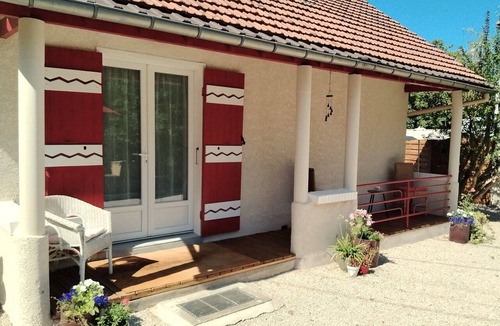 Montargis Cottage | Charming Riverside Cottage Near Montargis with Nature & City Access