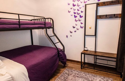 Athelstane Cabin | Charming roomy four seasons lodge for families, friends, and group getaways.