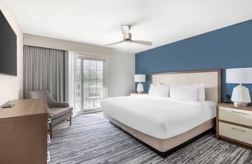 Mishawaka Hotel | Charming Stay Near Notre Dame w/Resort-Style Amenities l Two 2BR Suites