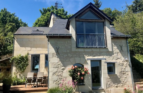 Gennes House | Charming tufa house with garden and views over the village
