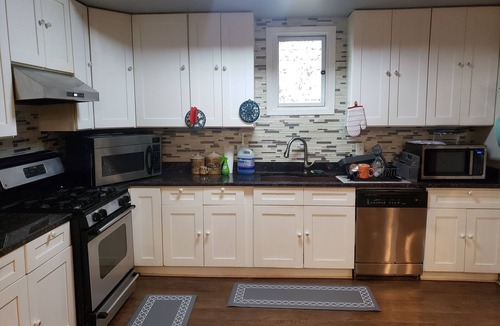Oak Forest House | Charming Updated guest house in Lovely Quiet Neighborhood