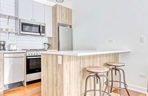 Uptown Apartment | Charming Uptown 1BR w/ Roof & W/D, close to Red Line, by Blueground