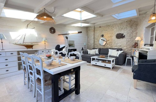 Ars-en-Re House | Charming villa in the heart of the village of Ars