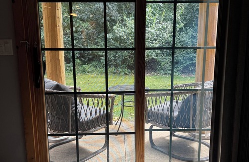 Oglesby Cabin | Charming woodland villa located in a secured resort across from Starved Rock