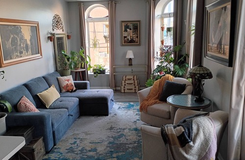 Woodstock Apartment | Charming Woodstock Square Retreat