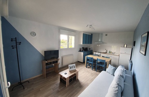 Chateaubriant Apartment | Chateaubriant town center gite with terrace and garden