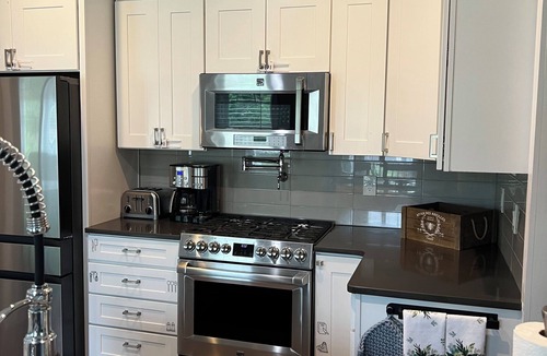 Cheboygan House | Cheboygan Michigan Escape – River Views & Adventure Nearby.