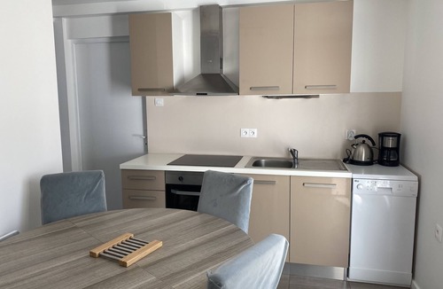 Noirmoutier-en-l'Ile House | CHECK IT OUT: In Le VIEIL, house with Wi-Fi, bikes, 200 meters from the beach and shops