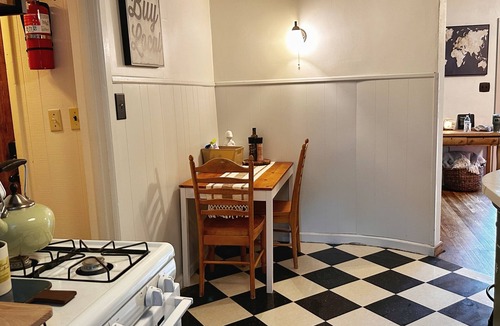 Muncie House | Checkers of Muncie: Vintage + Modern Charm: 9 Min to Ball State