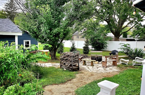 Three Oaks Cottage | Cherry Street Guesthouse with private wooded yard & firepit, 3 blocks to town!