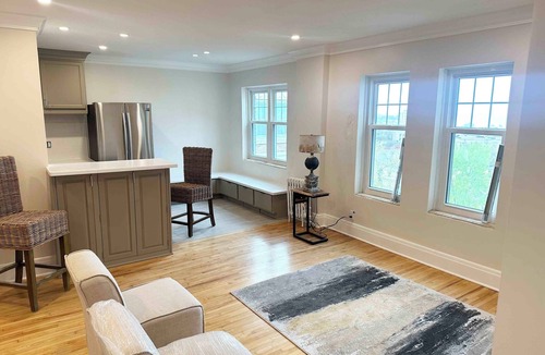Yankee Hill Apartment | Chic 1-bdrm Corporate Penthouse condo in historic hotel. Lake Michigan views