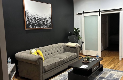 Douglas Apartment | Chic 1-bedroom apartment,15mims from downtown