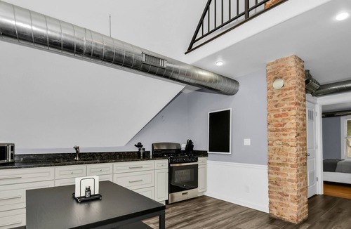 Forestview House | Chic & Cozy Chicago Stay Close to Downtown