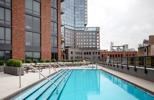 River West Apartment | Chic River West 1BR w/ Lounge, Roof & Gym, nr L, by Blueground