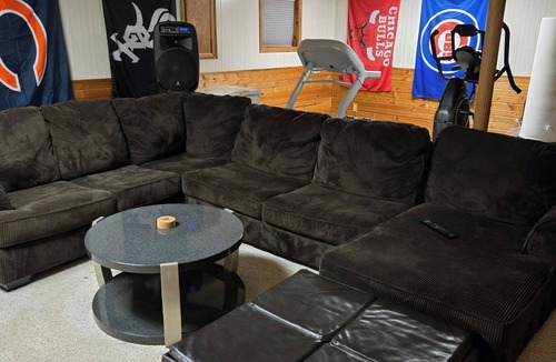 Richton Park House | Chicago-area retreat: Private home cinema, massive yard & easy city access!