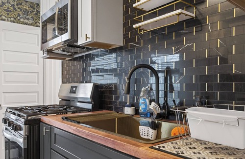 Grand Rapids Apartment | Classic Heritage Hill Remodeled 2 Bedroom with Bold and Warm Colors