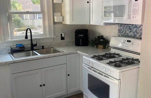 South Bend House | Clean 3BR Near Notre Dame & New Carlisle, Sleeps 6, The Leprechaun's Lair