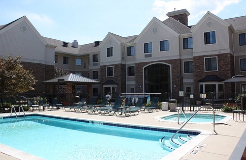 East Paris Condo | Close to the Airport! | Seasonal Outdoor Pool + Hot Tub + Free Breakfast