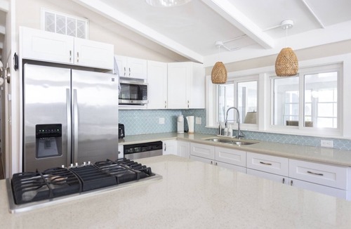 Grand Beach House | Coastal Comfort:Hot Tub Home a Block to the Beach
