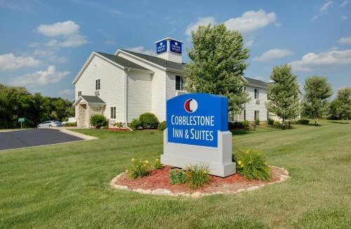 Clintonville Hotel | Cobblestone Inn & Suites - Clintonville