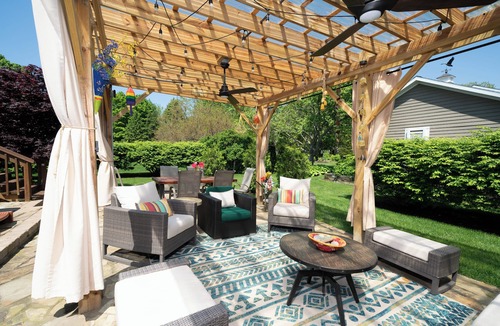 South Haven House | Coco's Beach House: Quiet Setting w/Hot Tub, Lovely Backyard