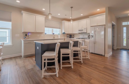 Delavan House | Come stay at Harbor Court for ultimate luxury in a residential community!