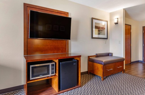 Escanaba Hotel | Comfort Suites Escanaba West